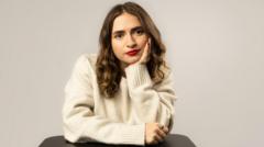 “No nos enseñan cómo amar porque a nuestras familias tampoco les enseñaron, lo que tiene un efecto en cadena”