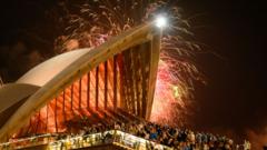 Fuegos artificiales y espectáculos de luces: las imágenes de las celebraciones  de Año Nuevo alrededor del mundo