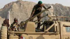 Cómo se explica la “guerra abierta” entre Pakistán y Afganistán (y qué tiene que ver con ella el Talibán)